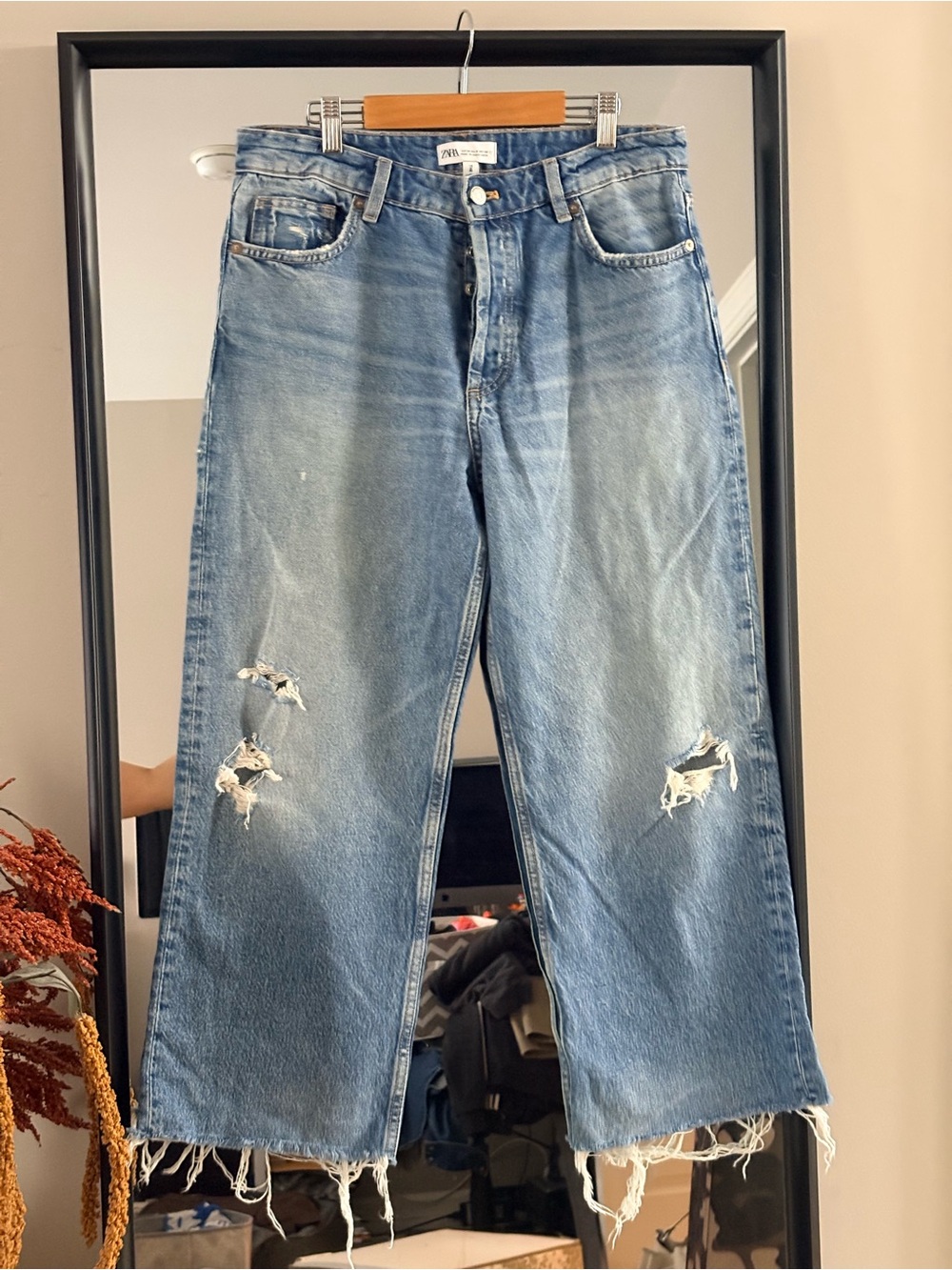 Like new Zara mid rise the Grunge ankle length jeans